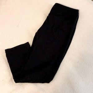 Capri workout leggings sheer side leg size Medium